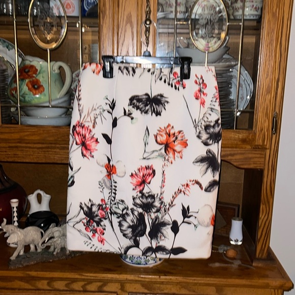 State of being skirt - Picture 1 of 3